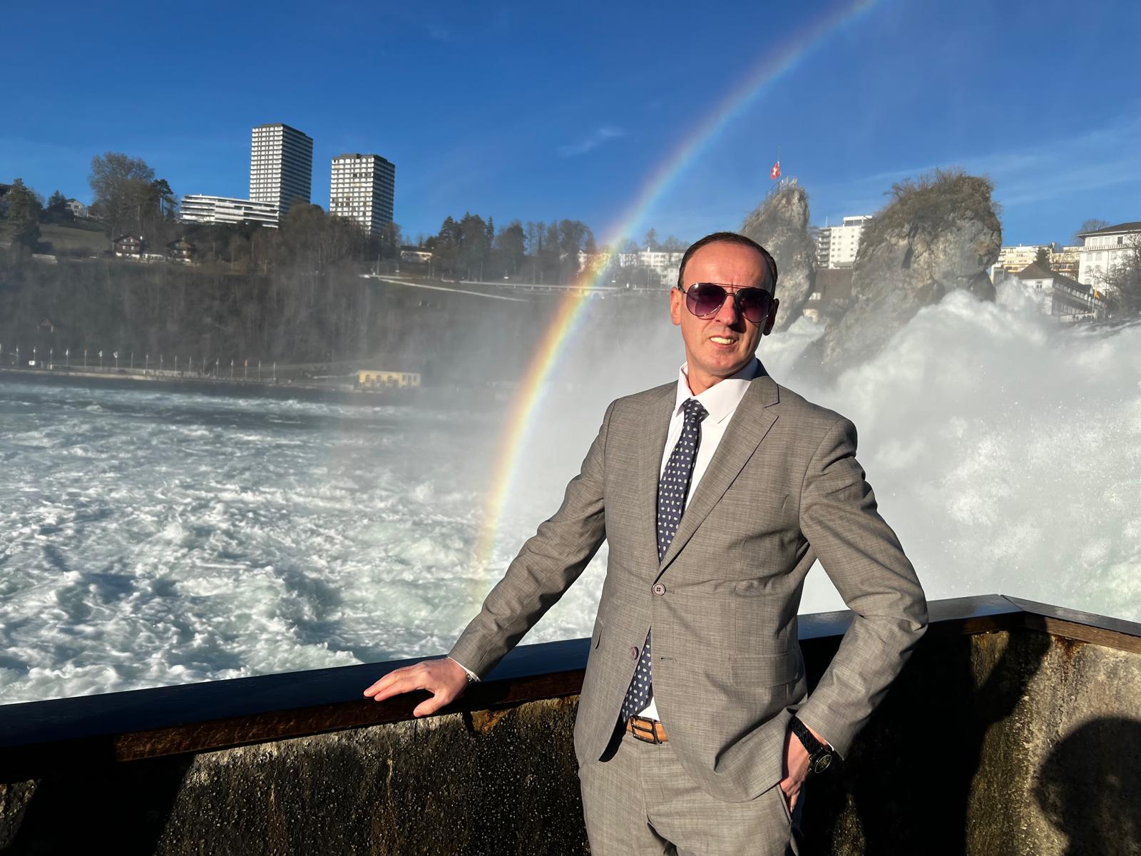 Schwarze Mercedes-Benz S-Klasse von RT Limousinen vor dem Einsatz